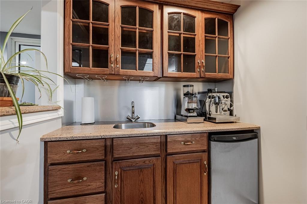 3465 Rubens Court, Burlington, ON - Indoor Photo Showing Kitchen