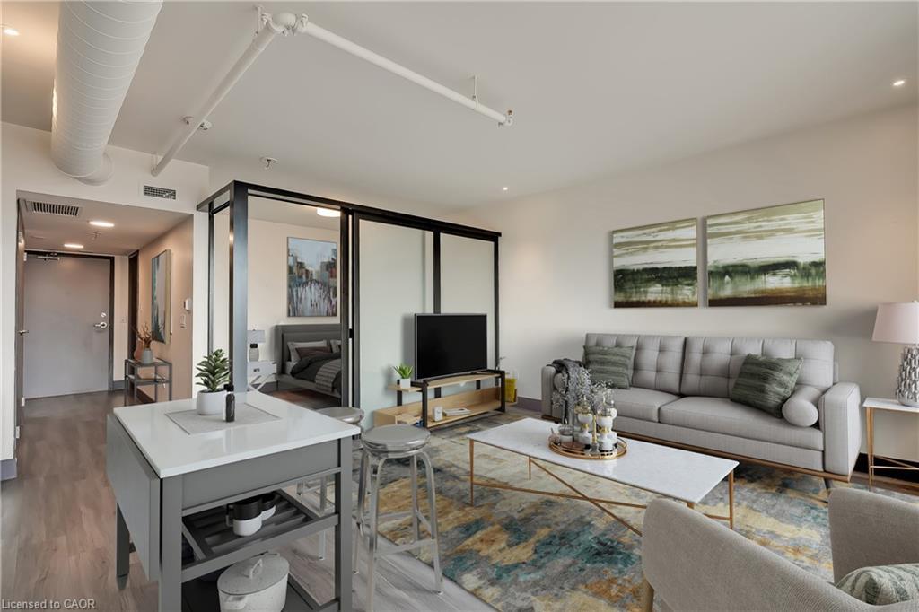 504-121 King Street E, Hamilton, ON - Indoor Photo Showing Living Room