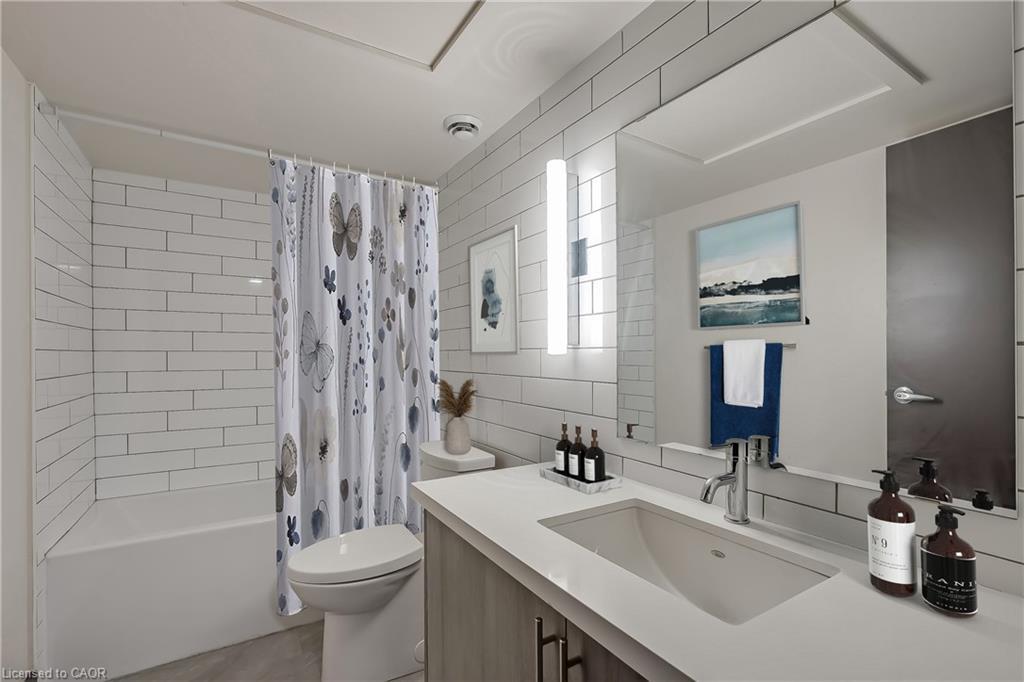 504-121 King Street E, Hamilton, ON - Indoor Photo Showing Bathroom