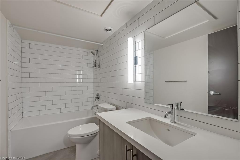 504-121 King Street E, Hamilton, ON - Indoor Photo Showing Bathroom