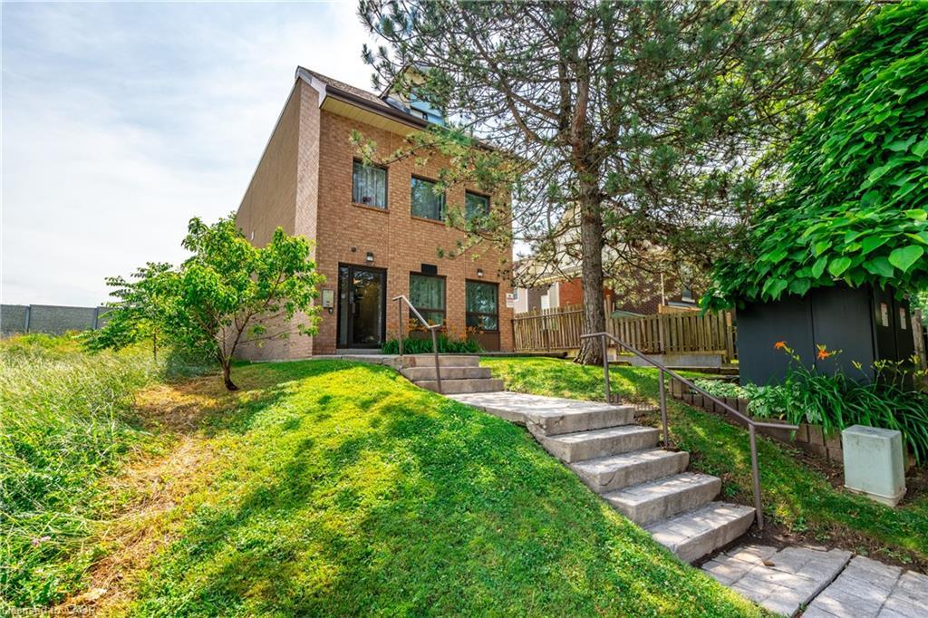 101-4872 Valley Way, Niagara Falls, ON - Outdoor