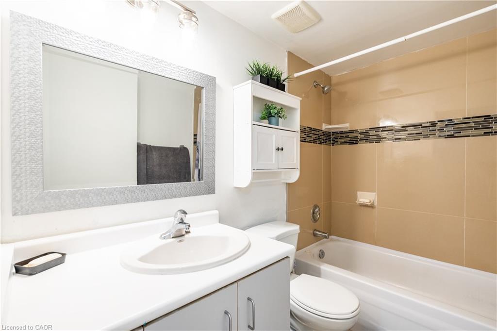 101-4872 Valley Way, Niagara Falls, ON - Indoor Photo Showing Bathroom