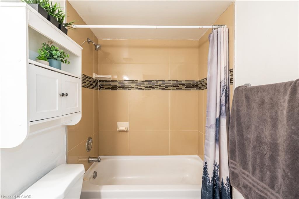 101-4872 Valley Way, Niagara Falls, ON - Indoor Photo Showing Bathroom