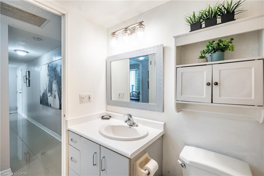 101-4872 Valley Way, Niagara Falls, ON - Indoor Photo Showing Bathroom