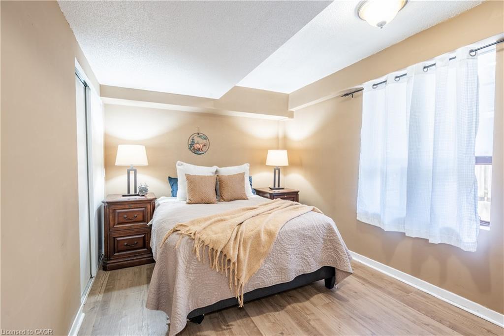 101-4872 Valley Way, Niagara Falls, ON - Indoor Photo Showing Bedroom