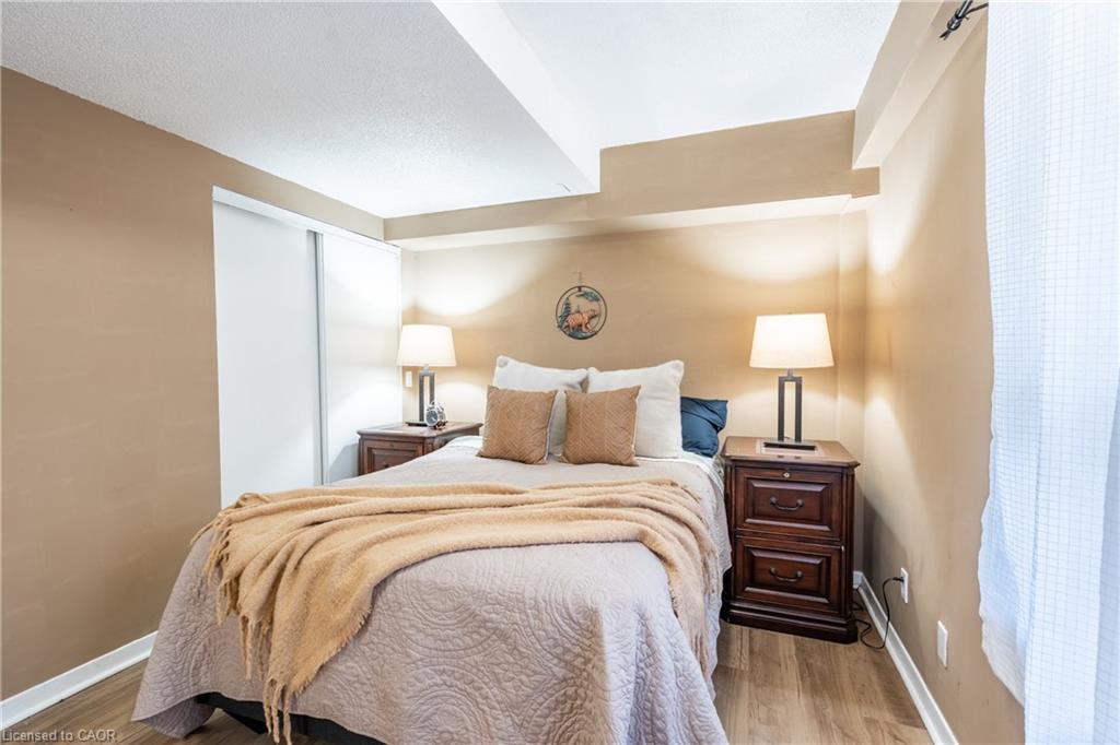 101-4872 Valley Way, Niagara Falls, ON - Indoor Photo Showing Bedroom