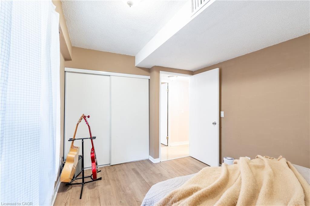 101-4872 Valley Way, Niagara Falls, ON - Indoor Photo Showing Bedroom