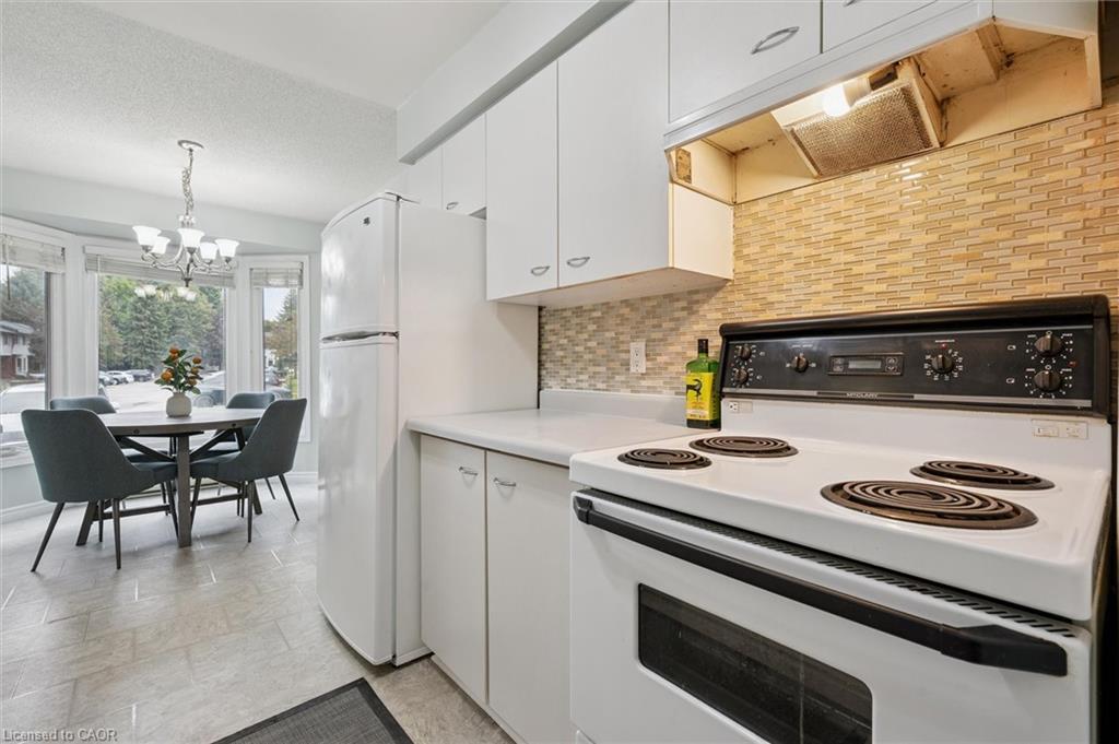 41-219 Kingswood Drive, Kitchener, ON - Indoor Photo Showing Kitchen