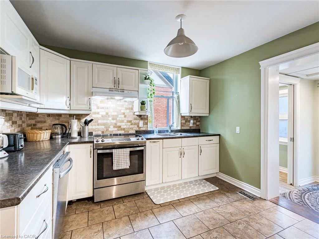 458 Dundurn Street S, Hamilton, ON - Indoor Photo Showing Kitchen
