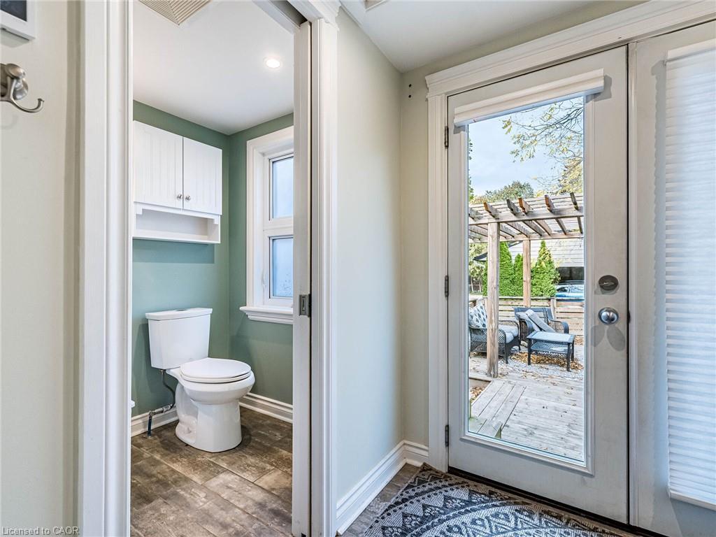 458 Dundurn Street S, Hamilton, ON - Indoor Photo Showing Bathroom