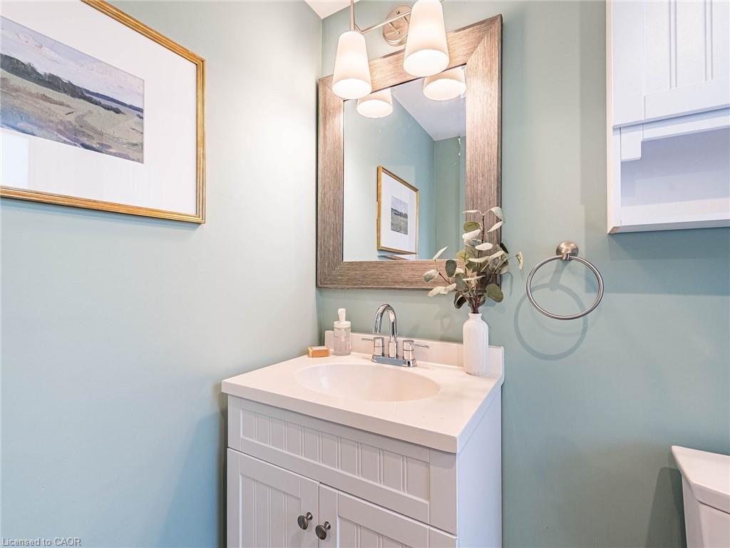 458 Dundurn Street S, Hamilton, ON - Indoor Photo Showing Bathroom