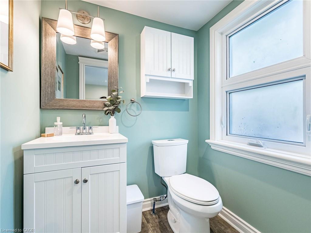 458 Dundurn Street S, Hamilton, ON - Indoor Photo Showing Bathroom