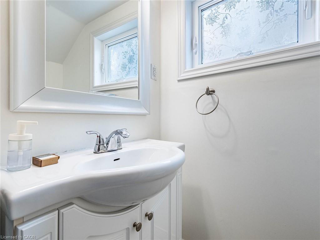 458 Dundurn Street S, Hamilton, ON - Indoor Photo Showing Bathroom
