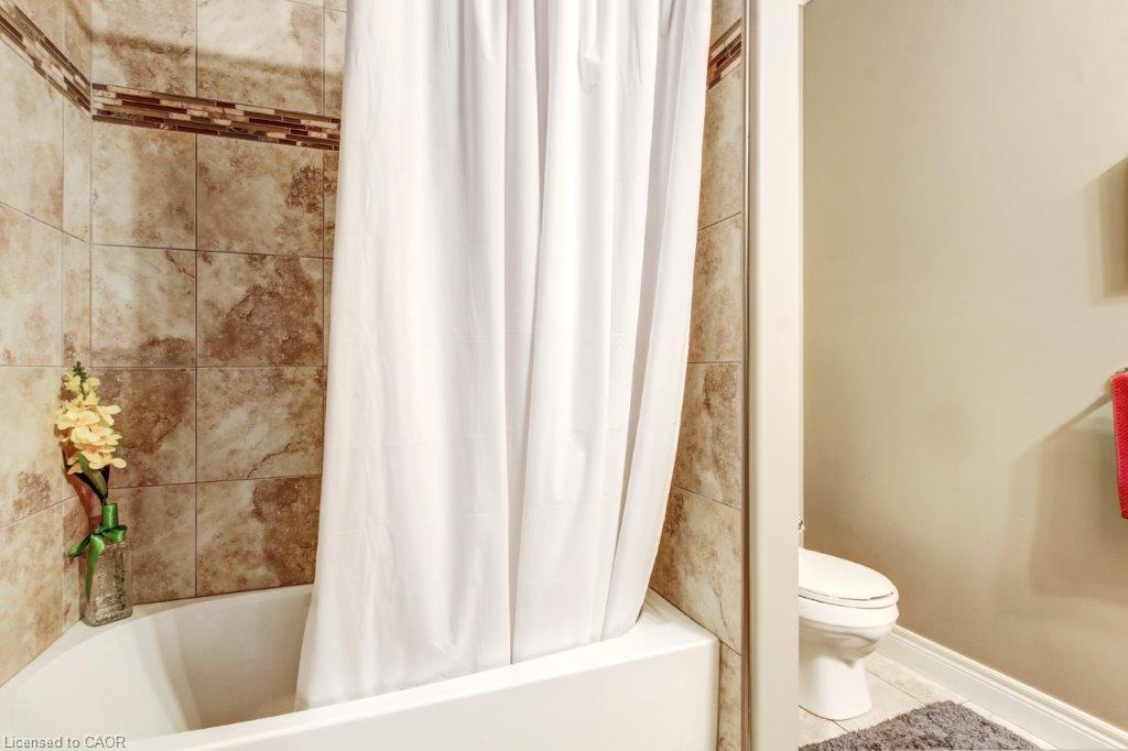 6-194 Donly Drive S, Simcoe, ON - Indoor Photo Showing Bathroom