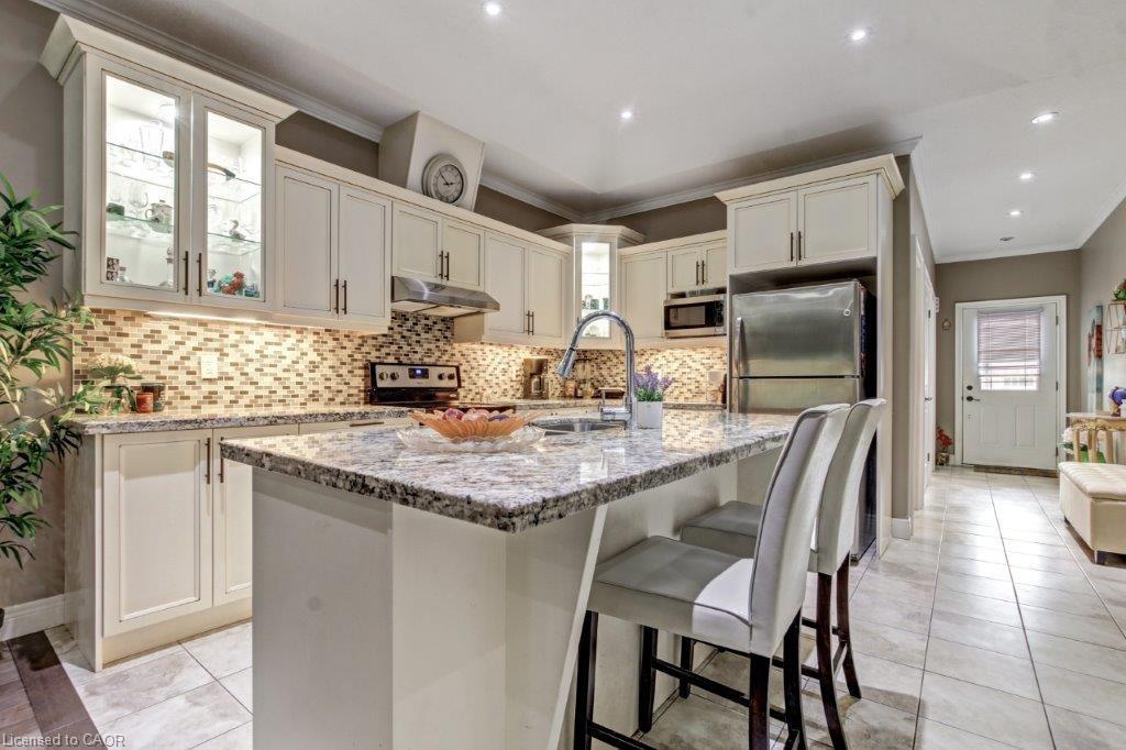 6-194 Donly Drive S, Simcoe, ON - Indoor Photo Showing Kitchen With Upgraded Kitchen