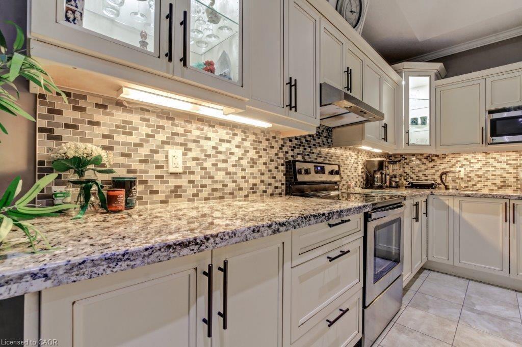 6-194 Donly Drive S, Simcoe, ON - Indoor Photo Showing Kitchen With Upgraded Kitchen