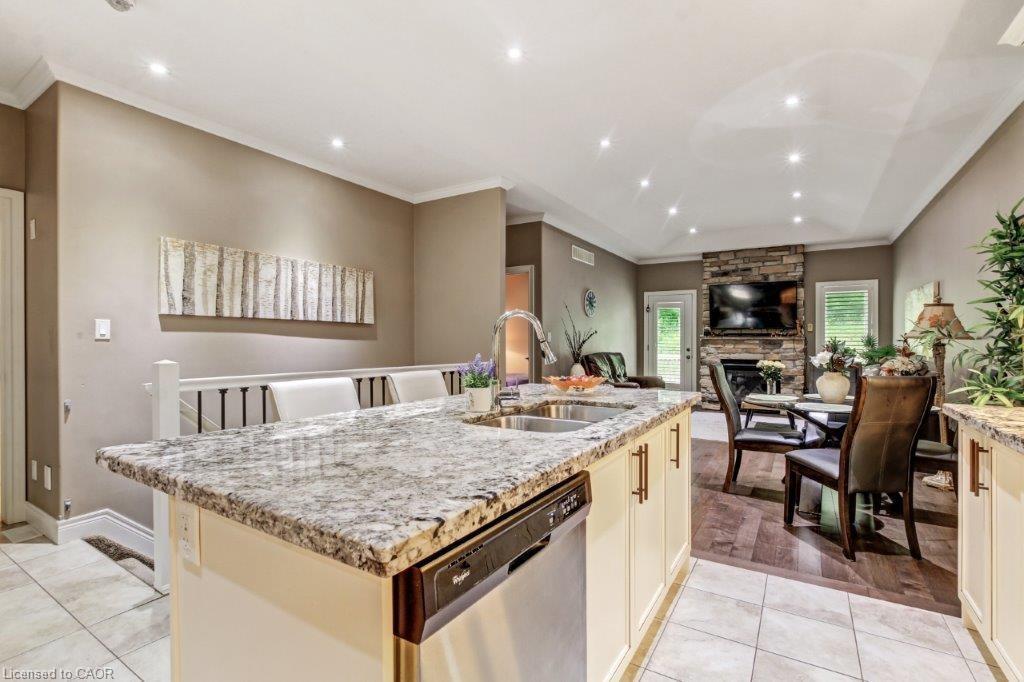 6-194 Donly Drive S, Simcoe, ON - Indoor Photo Showing Kitchen With Double Sink