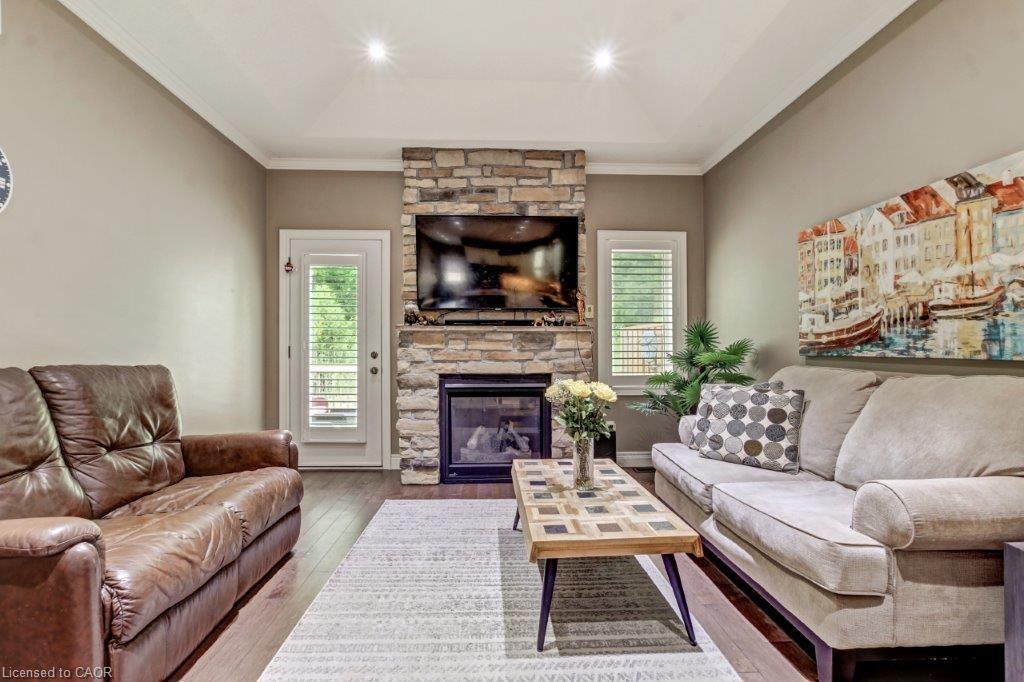 6-194 Donly Drive S, Simcoe, ON - Indoor Photo Showing Living Room With Fireplace