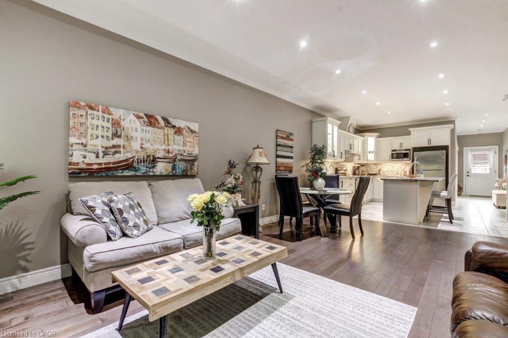 6-194 Donly Drive S, Simcoe, ON - Indoor Photo Showing Living Room