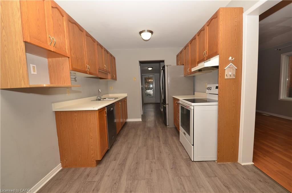 25 Devine Crescent, Thorold, ON - Indoor Photo Showing Kitchen