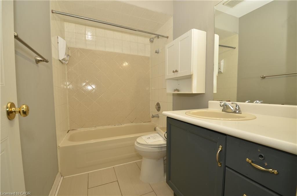 25 Devine Crescent, Thorold, ON - Indoor Photo Showing Bathroom