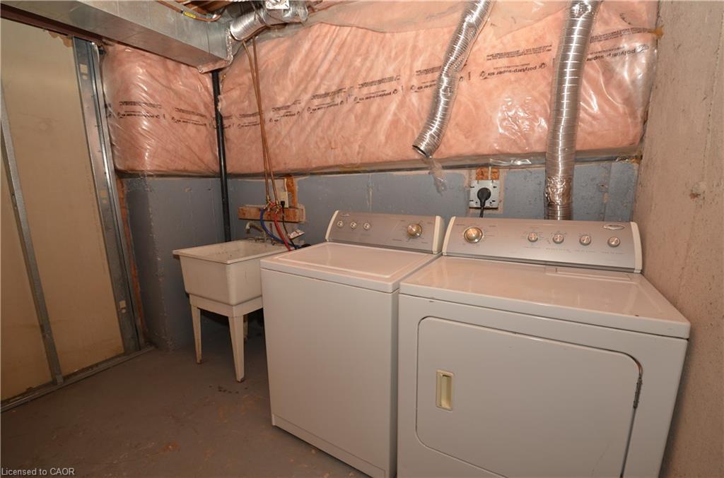 25 Devine Crescent, Thorold, ON - Indoor Photo Showing Laundry Room
