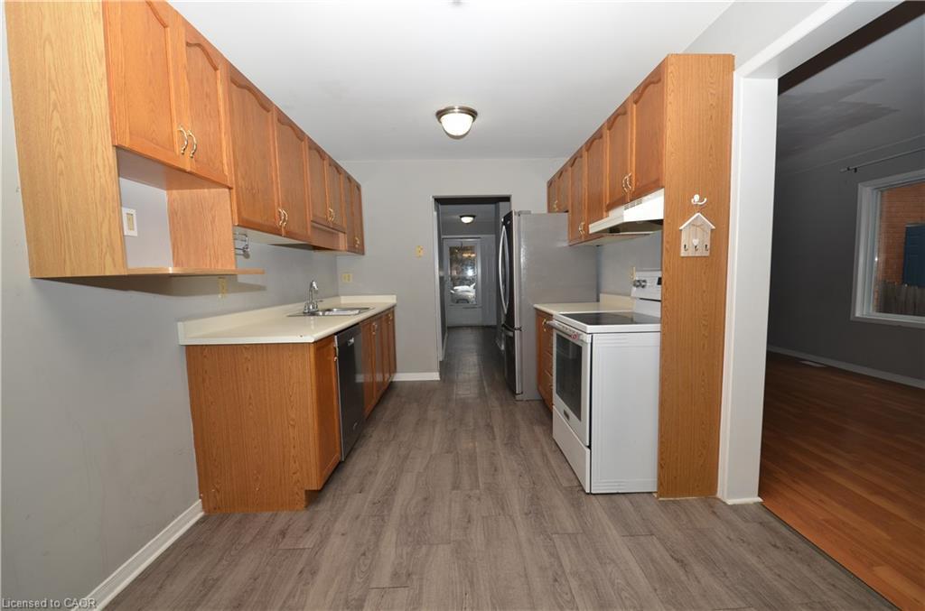 25 Devine Crescent, Thorold, ON - Indoor Photo Showing Kitchen
