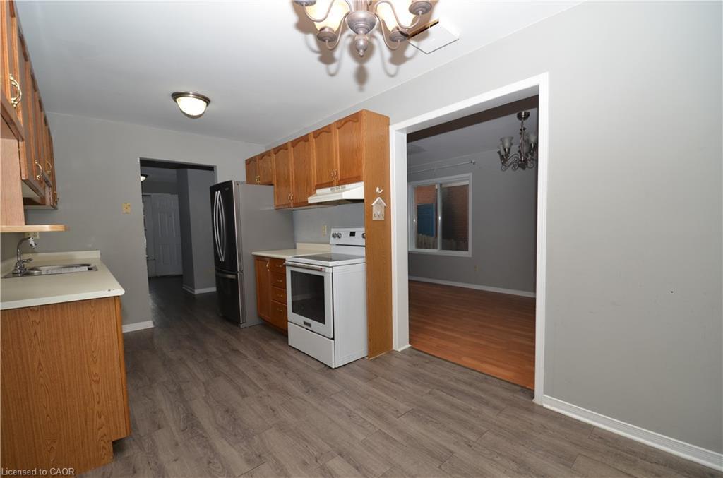 25 Devine Crescent, Thorold, ON - Indoor Photo Showing Kitchen