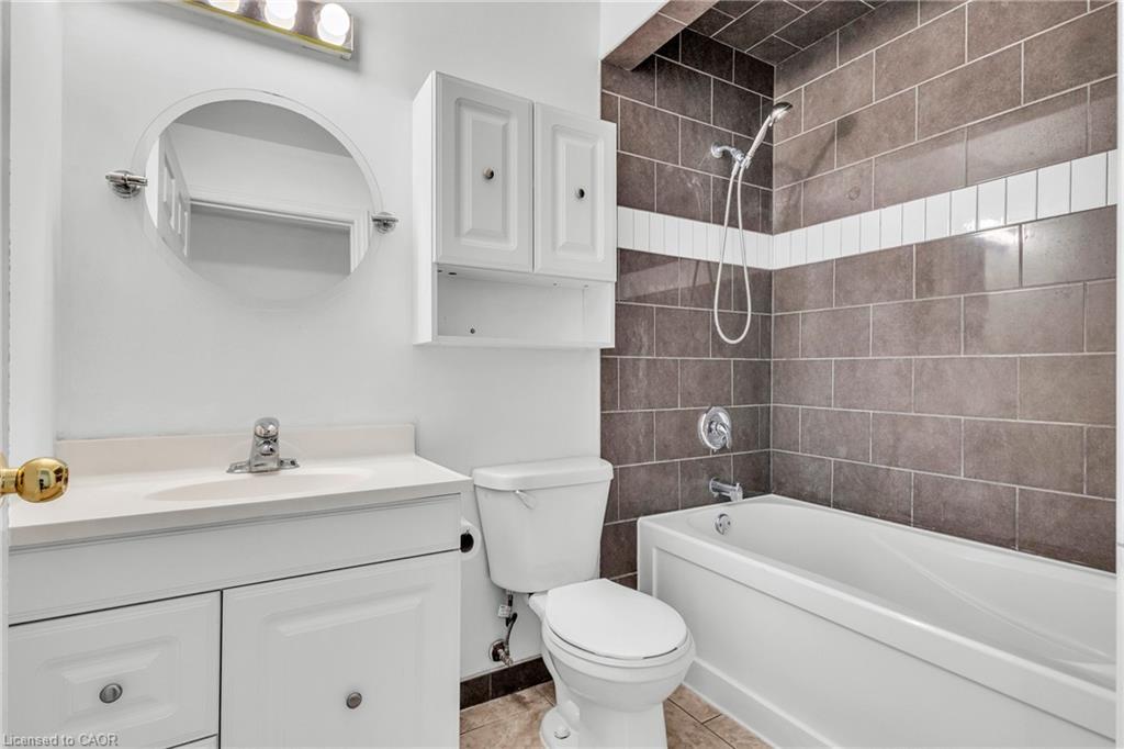 7-119 Cedar Street S, Kitchener, ON - Indoor Photo Showing Bathroom