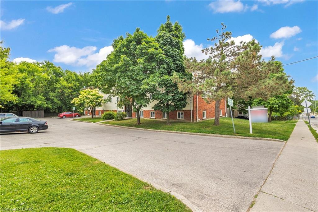 7-119 Cedar Street S, Kitchener, ON - Outdoor