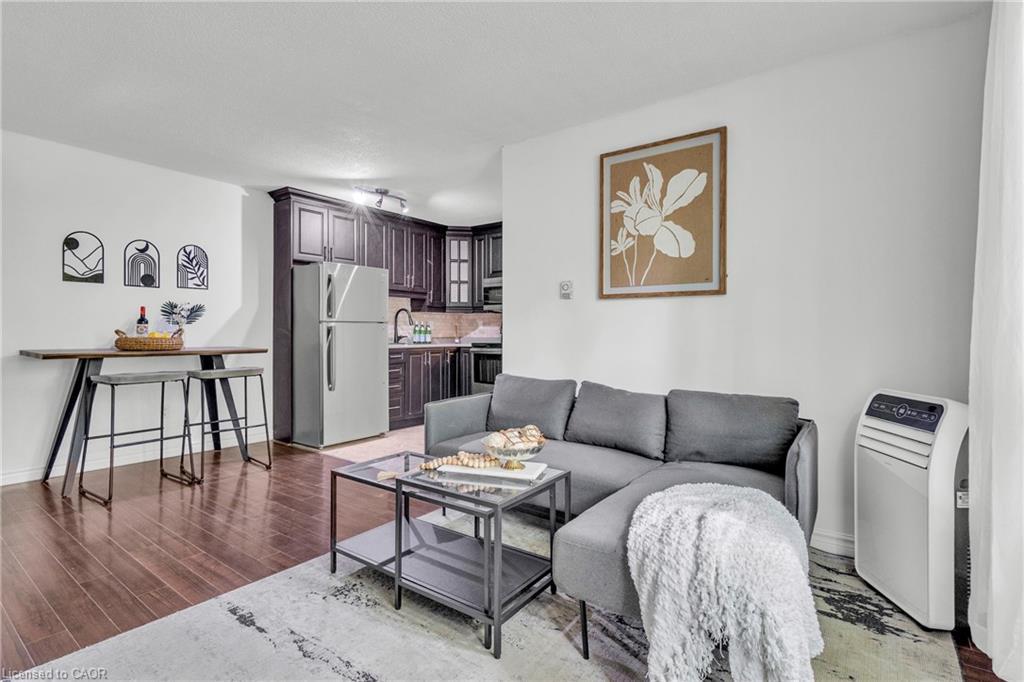 7-119 Cedar Street S, Kitchener, ON - Indoor Photo Showing Living Room