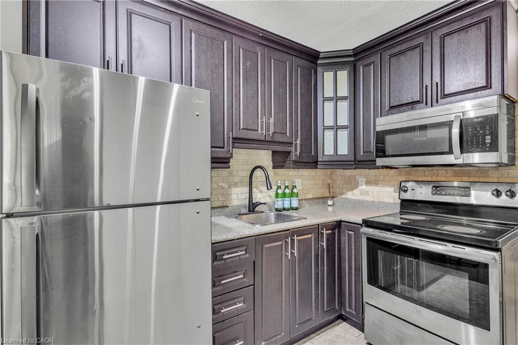 7-119 Cedar Street S, Kitchener, ON - Indoor Photo Showing Kitchen