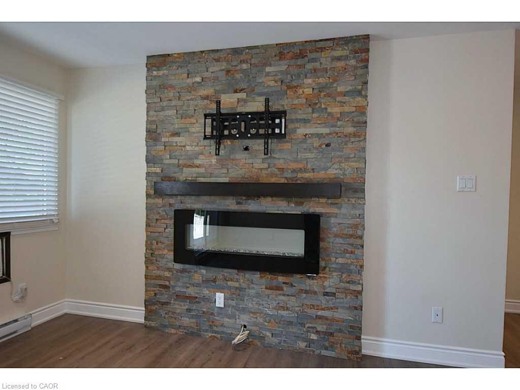 821-1450 Glen Abbey Gate, Oakville, ON - Indoor Photo Showing Living Room With Fireplace