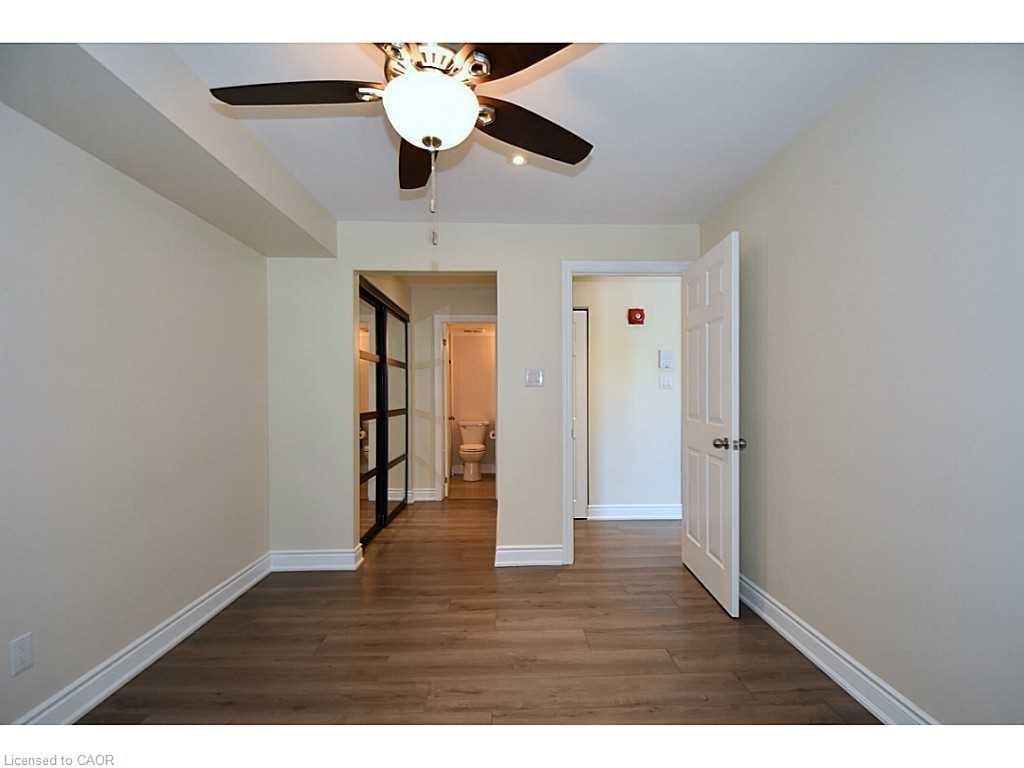 821-1450 Glen Abbey Gate, Oakville, ON - Indoor Photo Showing Other Room