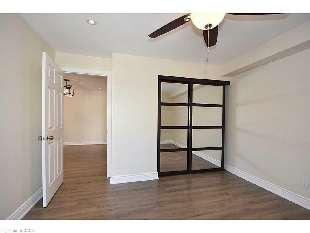 821-1450 Glen Abbey Gate, Oakville, ON - Indoor Photo Showing Other Room