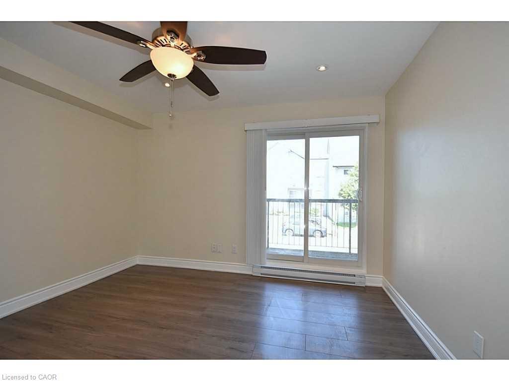 821-1450 Glen Abbey Gate, Oakville, ON - Indoor Photo Showing Other Room