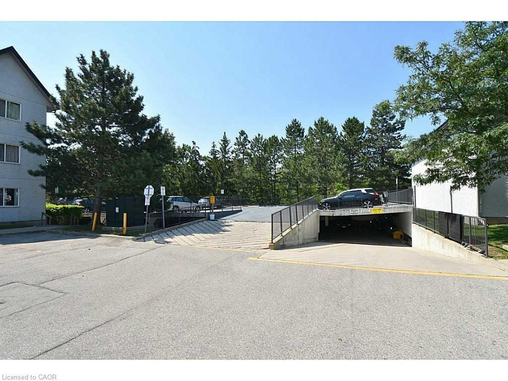 821-1450 Glen Abbey Gate, Oakville, ON - Outdoor