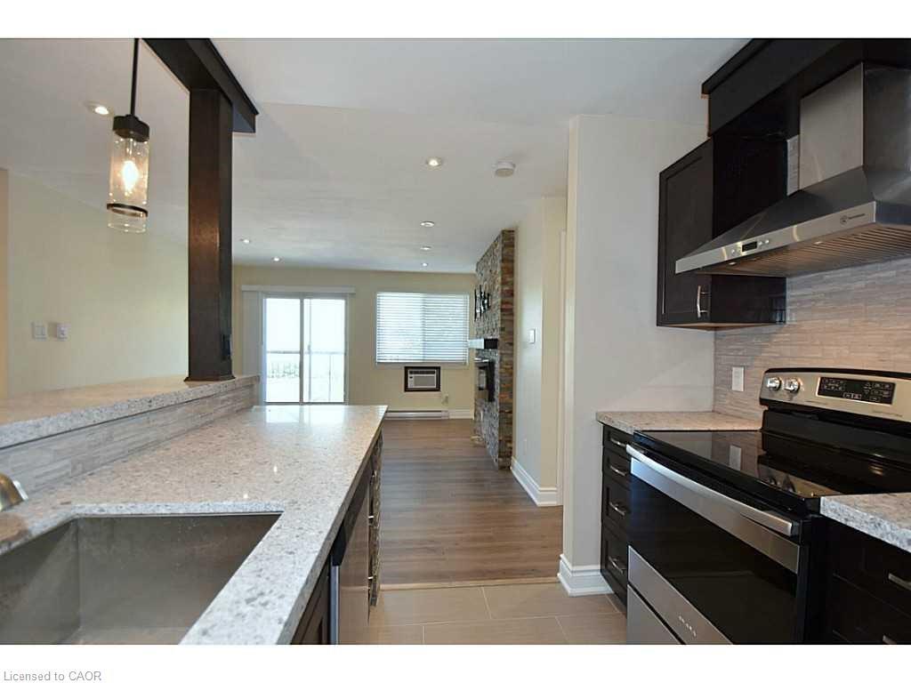 821-1450 Glen Abbey Gate, Oakville, ON - Indoor Photo Showing Kitchen With Upgraded Kitchen