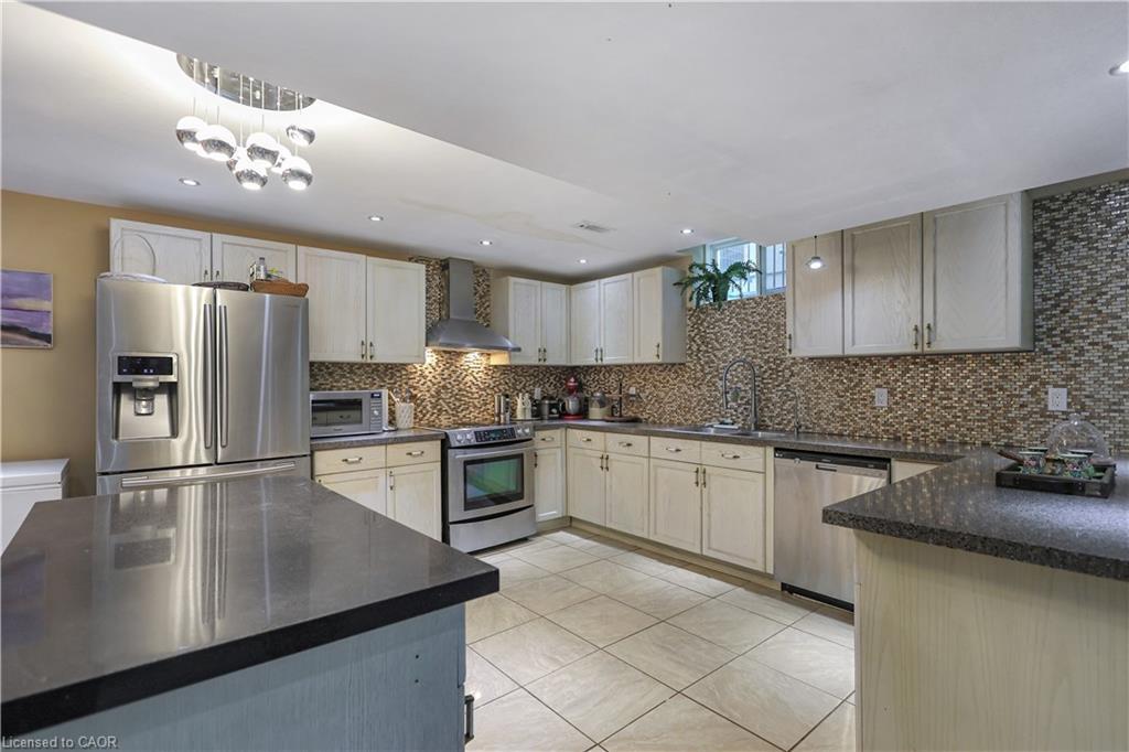 254 Rymal Road W, Hamilton, ON - Indoor Photo Showing Kitchen With Upgraded Kitchen