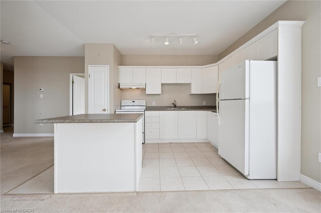 706-255 Keats Way, Waterloo, ON - Indoor Photo Showing Kitchen