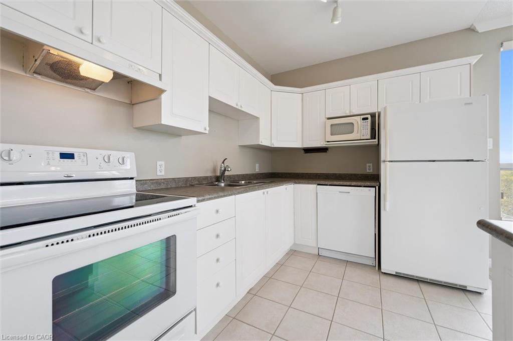 706-255 Keats Way, Waterloo, ON - Indoor Photo Showing Kitchen