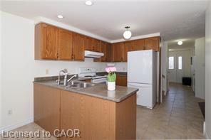 545 Chesapeake Crescent, Waterloo, ON - Indoor Photo Showing Kitchen With Double Sink