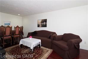 545 Chesapeake Crescent, Waterloo, ON - Indoor Photo Showing Living Room