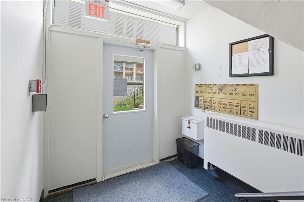 9-1755 King Street E, Hamilton, ON - Indoor