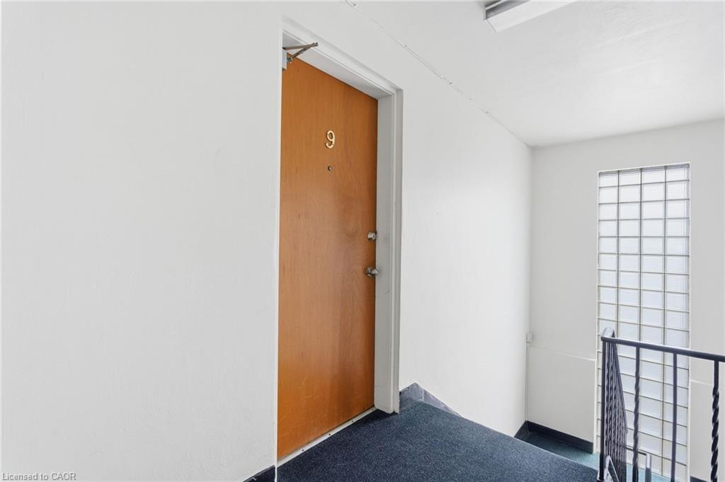 9-1755 King Street E, Hamilton, ON - Indoor