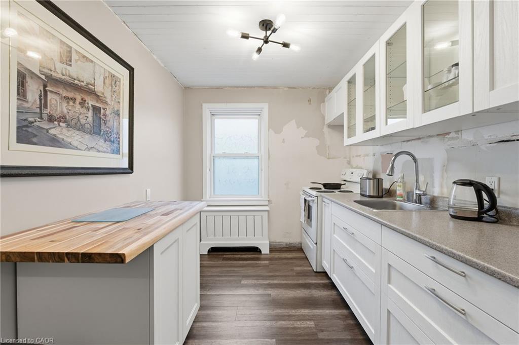 9-1755 King Street E, Hamilton, ON - Indoor Photo Showing Kitchen