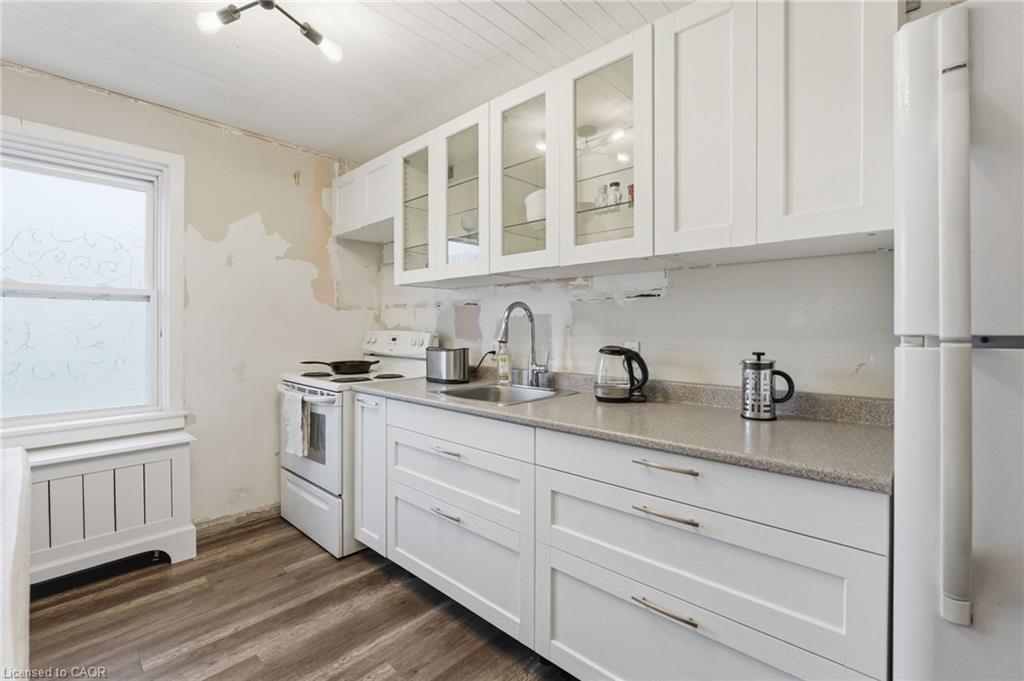 9-1755 King Street E, Hamilton, ON - Indoor Photo Showing Kitchen