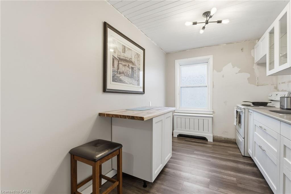 9-1755 King Street E, Hamilton, ON - Indoor Photo Showing Kitchen