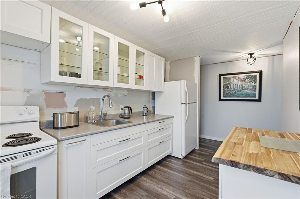 9-1755 King Street E, Hamilton, ON - Indoor Photo Showing Kitchen