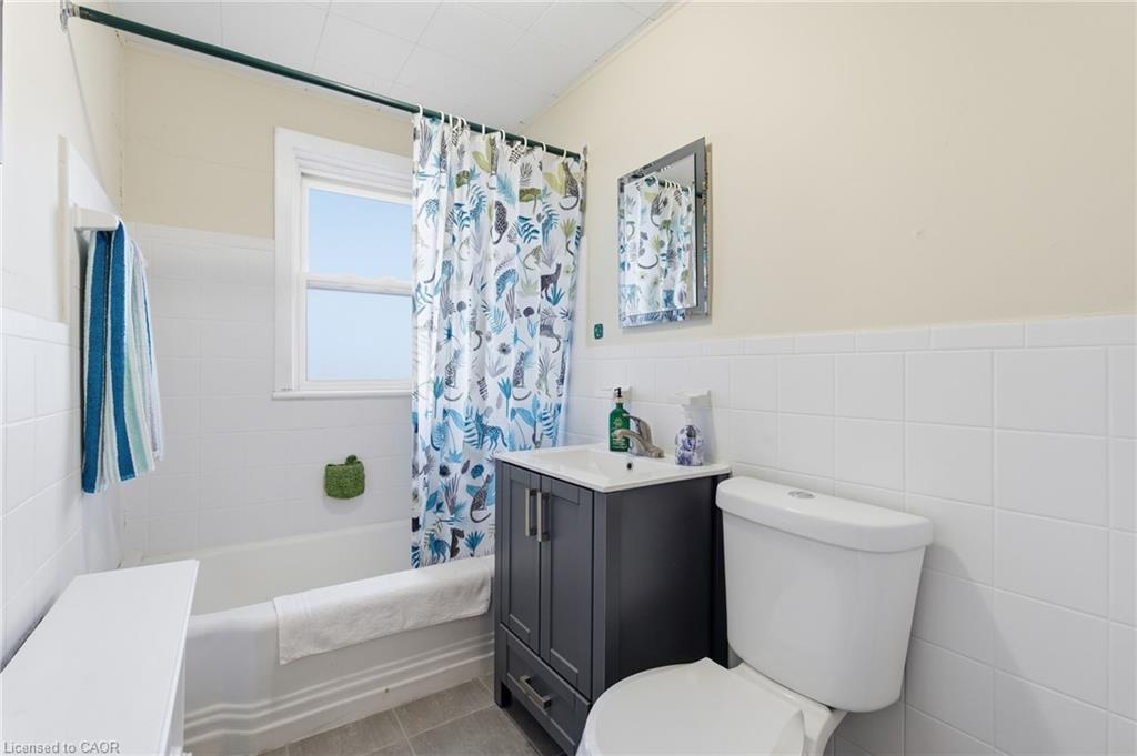 9-1755 King Street E, Hamilton, ON - Indoor Photo Showing Bathroom